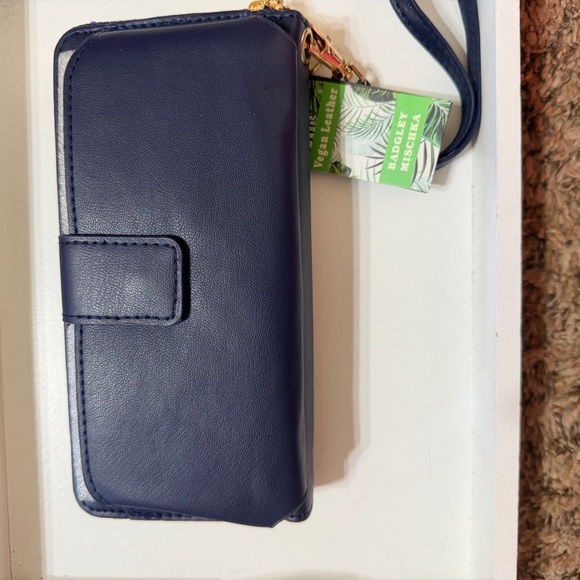 Badgley Mischka Navy Blue Zip Wallet - Picture 2 of 4